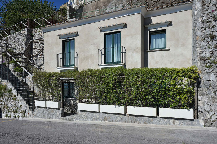 villa con parcheggio custodito