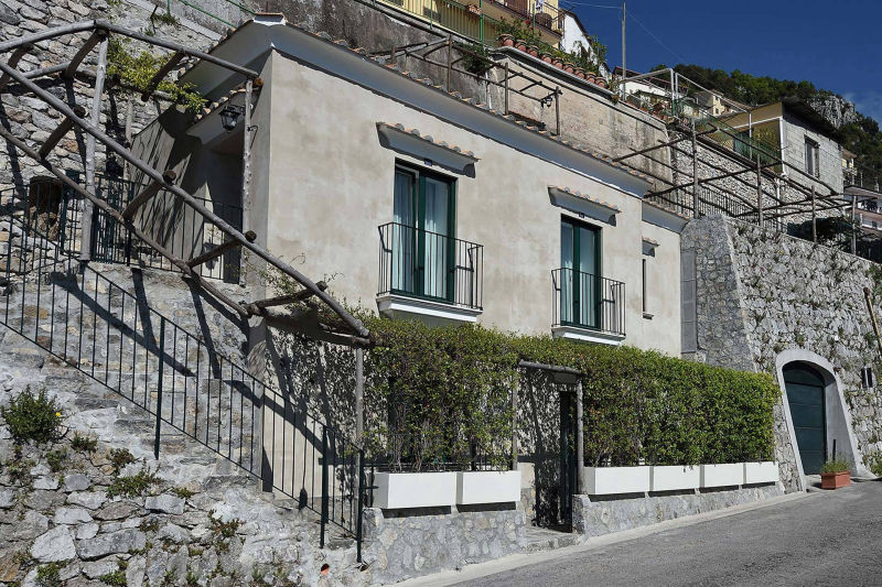 where to sleep on the Amalfi Coast