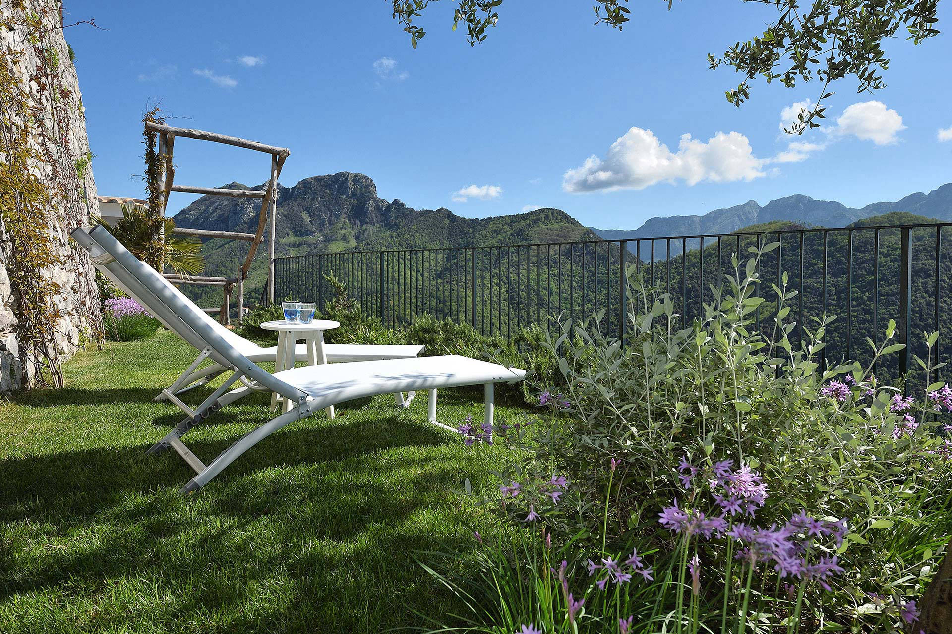 house with seaview garden in Ravello